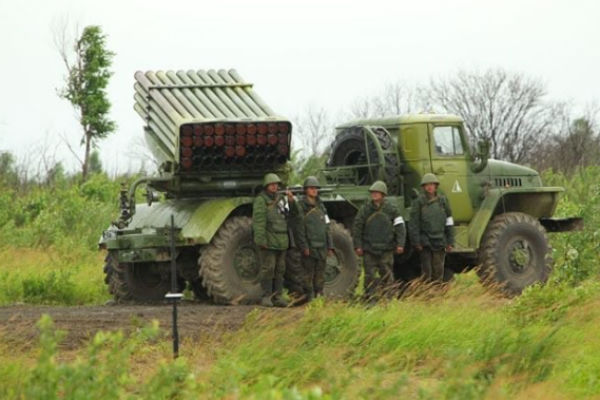 Украина срочно стягивает тяжелое вооружение к линии фронта с ДНР 