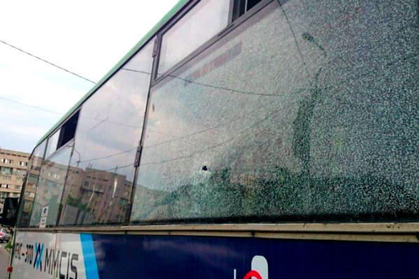 В Харькове расстреляли три маршрутных автобуса: есть пострадавшие 