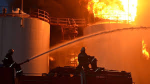 Пожар на нефтебазе под Киевом вспыхнул с новой силой 