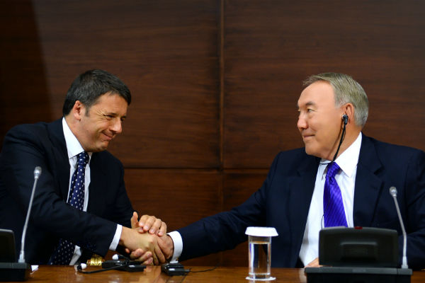 Президент Казахстана вместе с премьер-министром Италии оказались запертыми в лифте