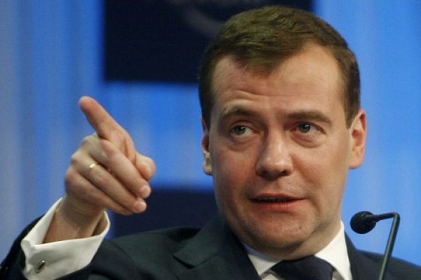 Дмитрий Медведев прокомментировал слова Порошенко о российской «взятке» Януковичу 