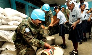 Миротворцев ООН обвинили в «бартерном сексе» и насилии несовершеннолетних