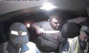 На Алтае водитель, зарезавший полицейского в своей иномарке, арестован на два месяца