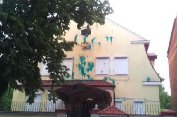 МИД РФ требует расследования нападения на посольство России в Харькове