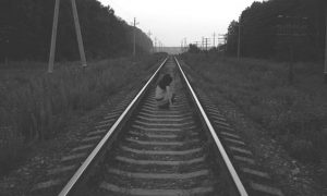 Девушка из Нижнего Тагила бросилась под поезд, но уцелела