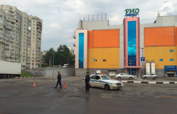 В России посетителей ТЦ массово эвакуируют из-за сообщений о бомбе 