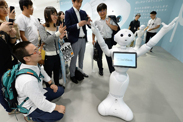 1 000 японских роботов, распознающих эмоции, распроданы за 1 минуту 