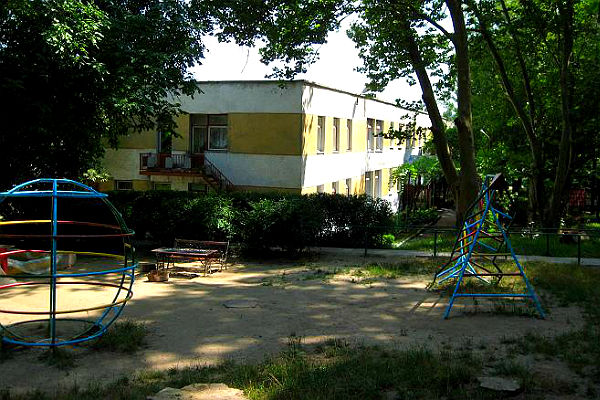 Вооруженный мужчина забаррикадировался в детском саду в Кишиневе 