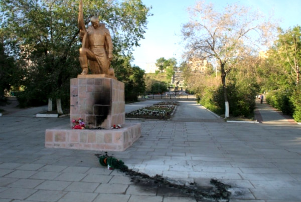 Школьник поджег мемориал памяти погибших воинов в Улан-Удэ 