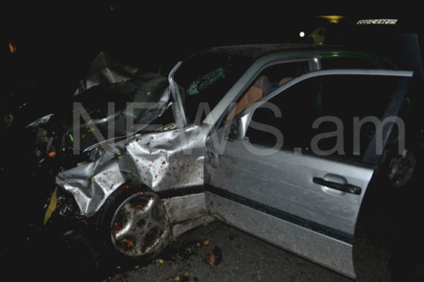 Пьяный военный с базы РФ в Гюмри снес три машины на своем Mercedes