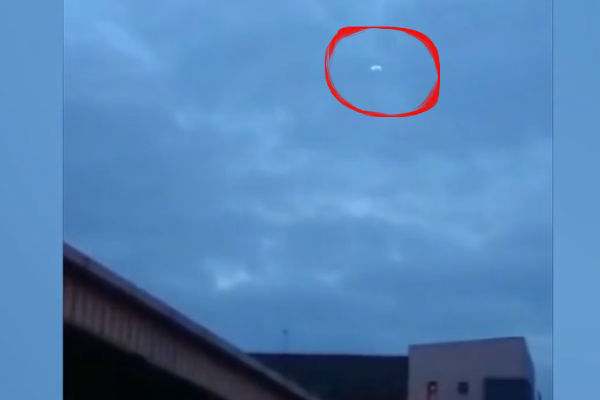 нло 2021. Area 51 нло. неопознанные объекты в небе 2021. нло сша 2020. летящий метеорит над домами.