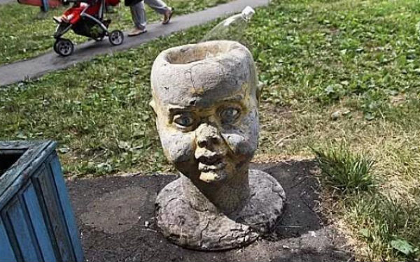 В Барнауле появились мусорки в виде головы ребенка 