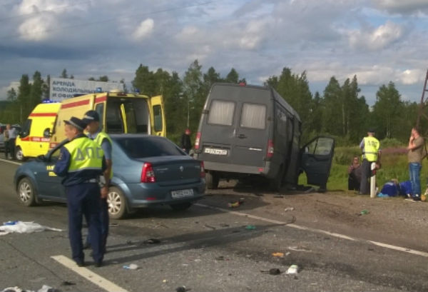 Две женщины с детьми разбились насмерть в ДТП под Ярославлем 