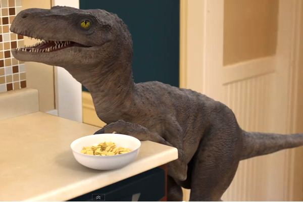 Жизнь с коварным динозавром в квартире стала хитом YouTube 