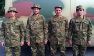 Украинских солдат переодели в 