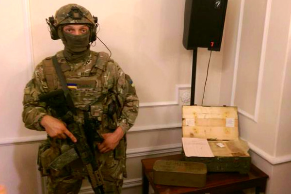 В Киеве показали боеприпасы, якобы изъятые из КамАЗа россиянина 