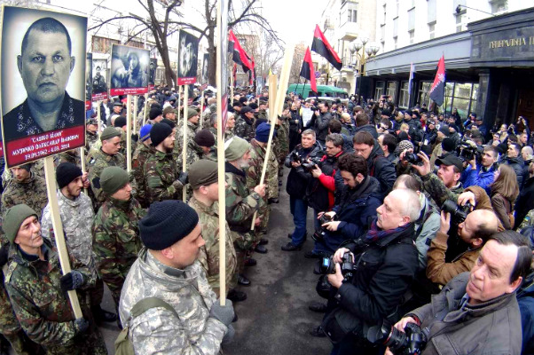 Сегодня «Правый сектор» начинает в Киеве майдан против Порошенко 