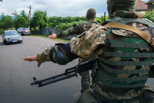 Вооруженные «правосеки» на границе встревожили Польшу 