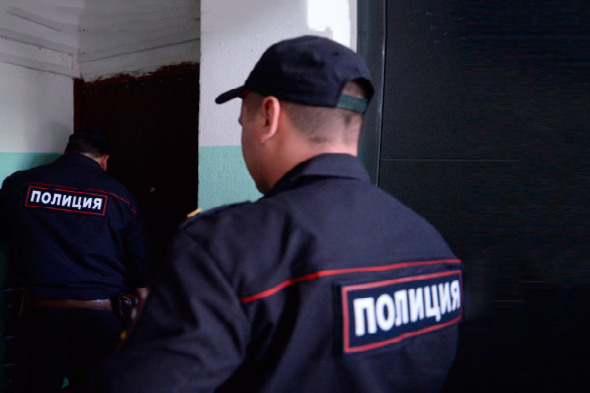 Жительница Новосибирска провела неделю в запертой квартире с трупом мужа 