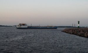В Волгограде 26-летний электромеханик повесился на ошвартованном танкере