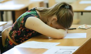 Учительница из Петрозаводска обвиняется в развращении 13-летней школьницы