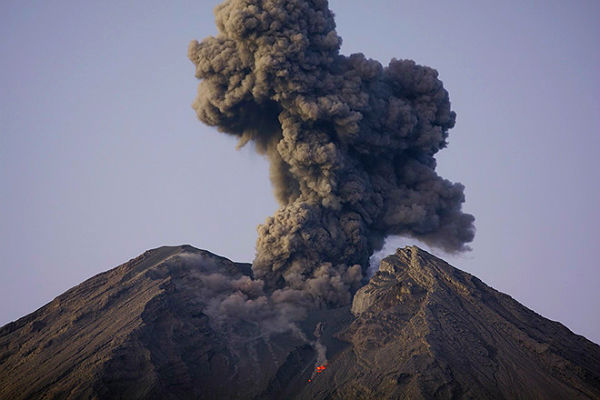 Вулкану Жупановский на Камчатке присвоен предпоследний уровень опасности 