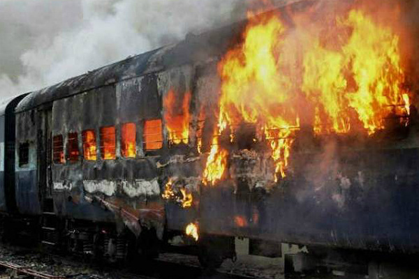 Из горящего скоростного поезда эвакуировали 250 человек 