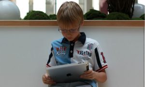 В России запустили мобильное приложение для контроля за зрением ребенка