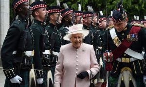 Британская королева возглавила церемонию в честь 70-летия победы над Японией