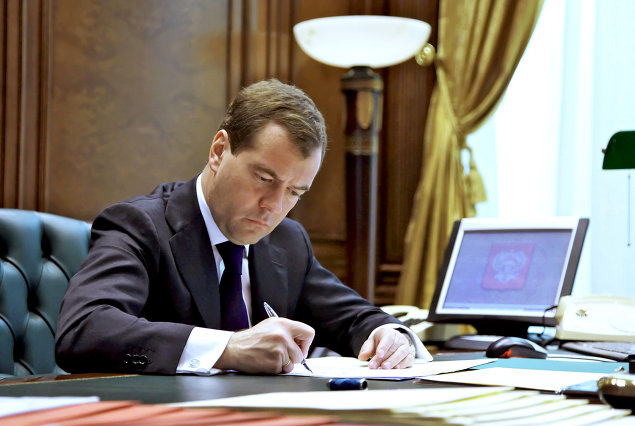 Медведев утвердил список товаров, на которые снижаются вывозные пошлины 