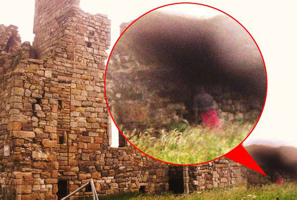 Призрак женщины на развалинах замка напугал британцев 