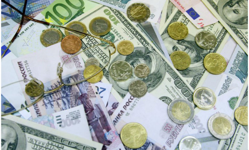 Банк России понял бесполезность покупки валюты: рубль это не спасет 