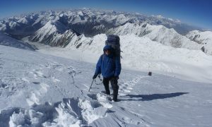 Российский альпинист разбился на семитысячнике в Киргизии