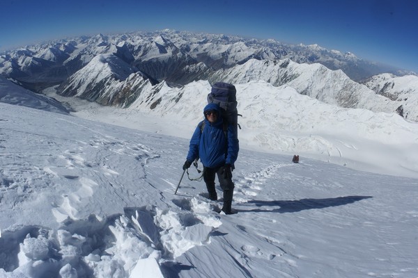 Российский альпинист разбился на семитысячнике в Киргизии 