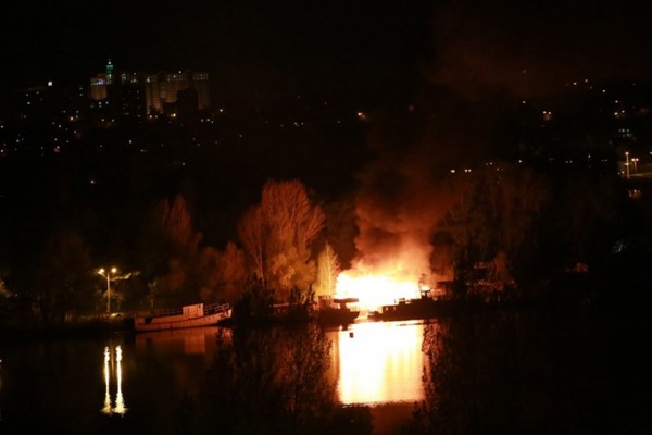Двое друзей в Якутии сожгли чужой катер и сгорели сами 