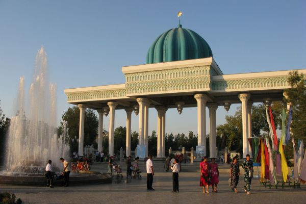 Произошло обрушение моста в парке отдыха в Узбекистане, есть жертвы 