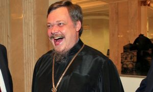 В РПЦ призвали верующих сменить политическую элиту в стране
