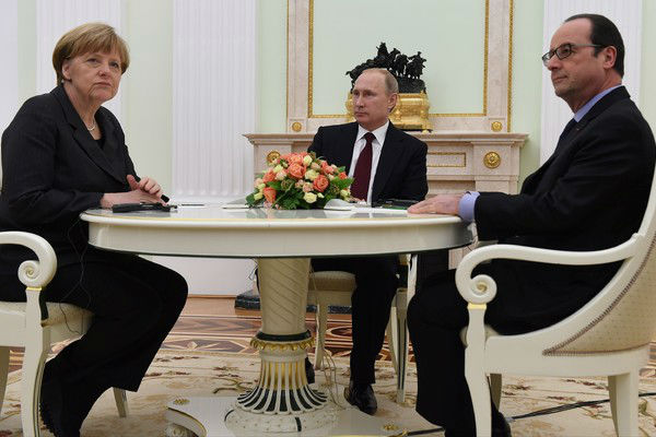 Меркель и Олланд обсудят ситуацию на Украине с Путиным 