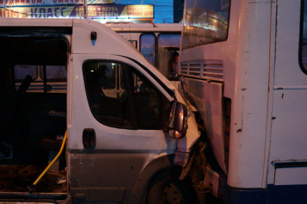 Опубликовано видео ДТП с автобусом и маршрутками, в котором пострадали 20 человек 