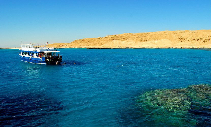 Корабль с туристами затонул в Египте 