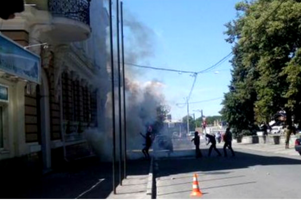 Экстремисты устроили в Харькове разгром оппозиции со стрельбой 