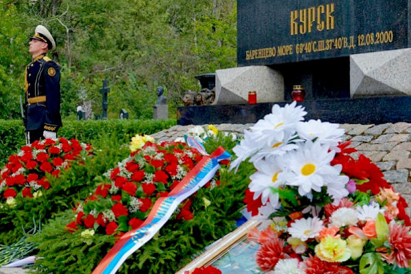В России вспоминают моряков, погибших на подлодке 