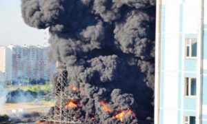 Крупный пожар в Марьино вспыхнул из-за аварии на Московском НПЗ