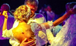Звездные гости свадьбы Навки и Пескова выложили «горячие» фото ночной гулянки