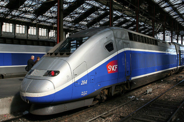 Три человека ранены в результате стрельбы в скоростном поезде во Франции 