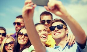 Ученые доказали, что счастливые пары реже выкладывают совместные селфи в социальных сетях