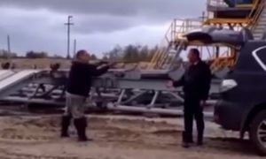 Опубликовано видео, на котором югорский шаман с ружьем угрожает нефтяникам