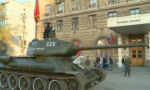 «Ночные волки» везут в Севастополь танк Т-34