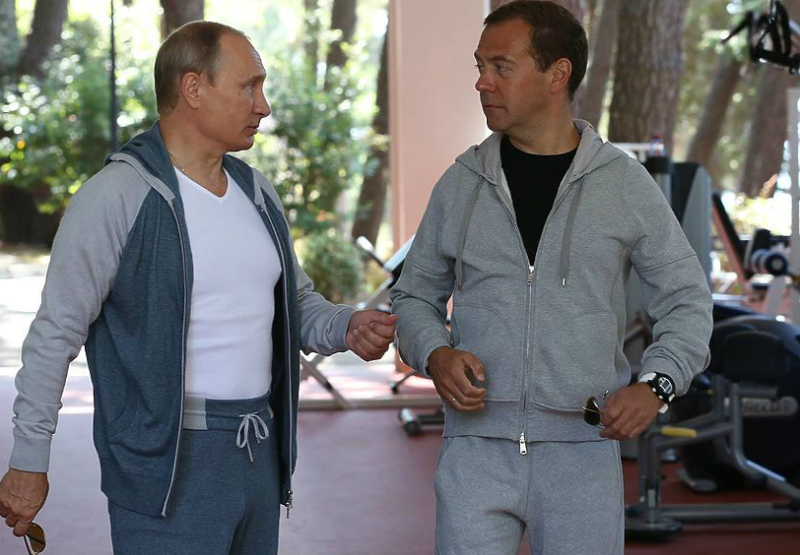 Тренировка Путина и Медведева спасла министров от отставок 