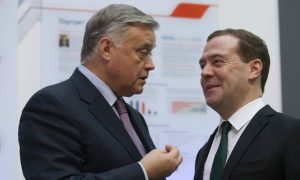 Медведев рассказал об уходе Якунина в Совет Федерации